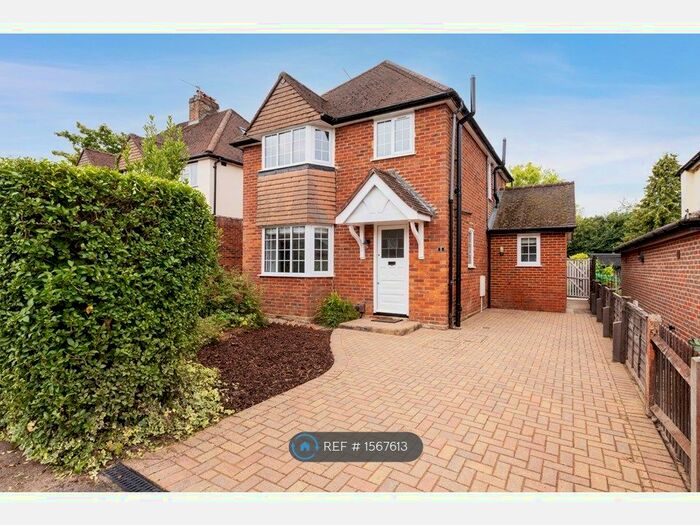 5 Bedroom Detached House To Rent In Cherry Tree Avenue, Guildford, GU2