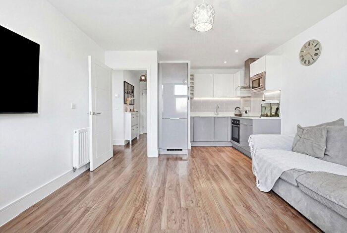 2 Bedroom Flat For Sale In Baddow Road, Chelmsford, CM2