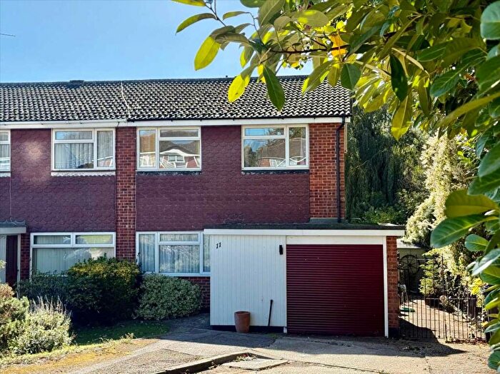 3 Bedroom Semi-Detached House For Sale In Leigh On Sea, Eastwood, SS9