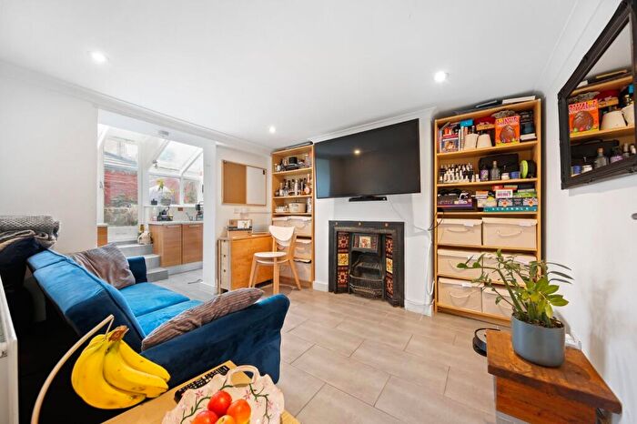 1 Bedroom Flat For Sale In Alma Street, Kentish Town, NW5