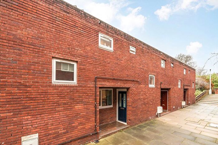 2 Bedroom Maisonette For Sale In Blacktree Mews, Brixton, SW9