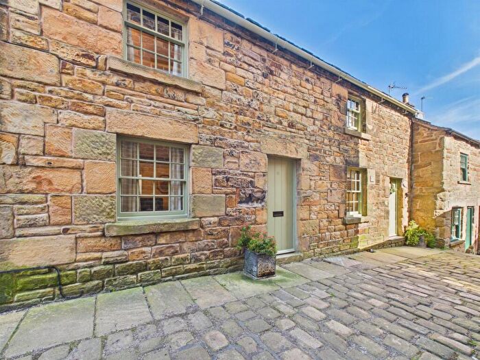 2 Bedroom Terraced House For Sale In Chapel Street, Buxton, SK17