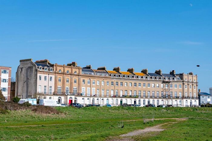 2 Bedroom Flat To Rent In Sea Front, Hayling Island, PO11