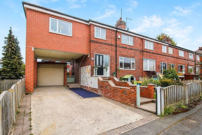 4 Bedroom End Of Terrace House For Sale In Westbourne Avenue, Pontefract, WF8