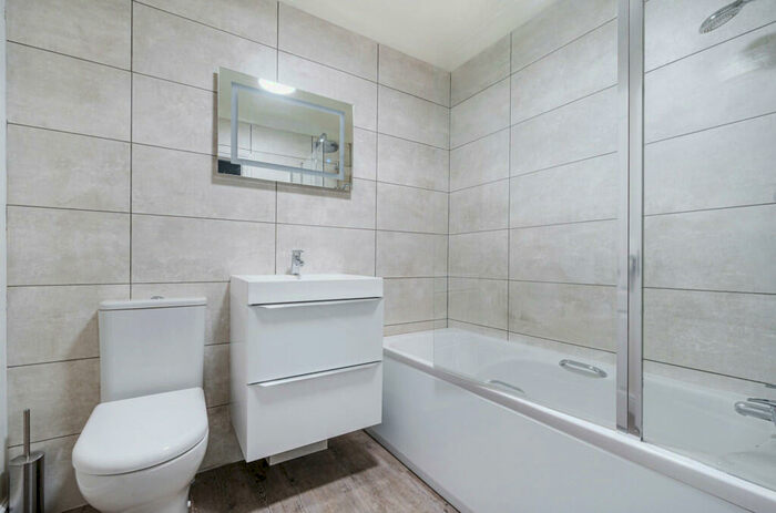 2 Bedroom Apartment To Rent In Artillery Mews, Tilehurst Road, RG30