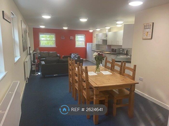 5 Bedroom Flat To Rent In Moss Yard, Leamington Spa, CV31