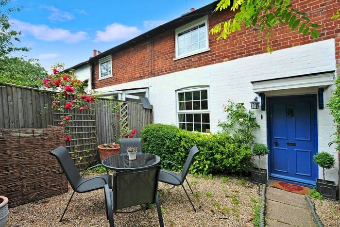 2 Bedroom Cottage To Rent In Henley On Thames, Oxfordshire, RG9