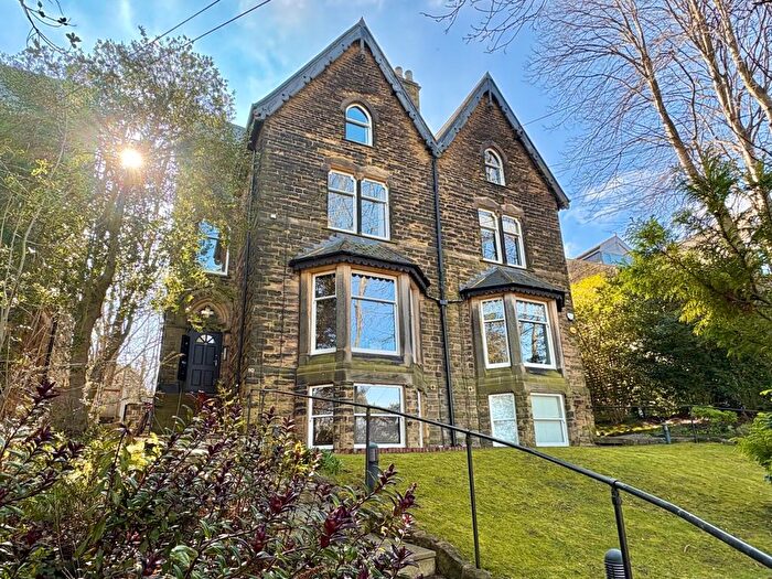 2 Bedroom Flat To Rent In Hollin Lane, Far Headingley, Leeds, LS16