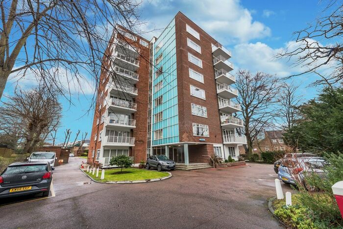 3 Bedroom Flat To Rent In The Hollies, New Wanstead, London, E11