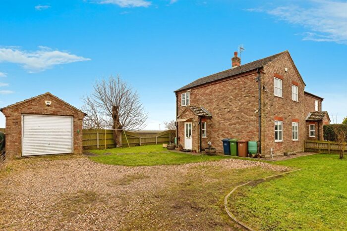 3 Bedroom Semi-Detached House For Sale In Sixteen Foot Bank, Stonea, March, PE15