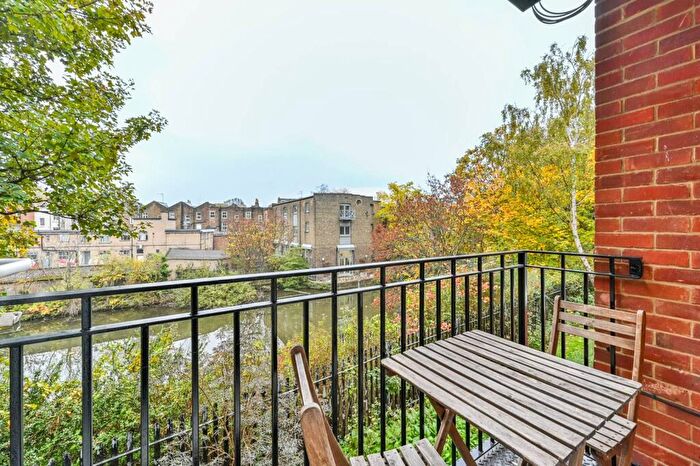 2 Bedroom Flat To Rent In Reachview Close, Camden, London, NW1