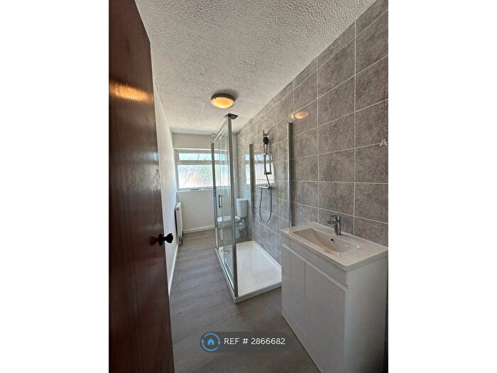 3 Bedroom Flat To Rent In Wheatlands, Hounslow, TW5