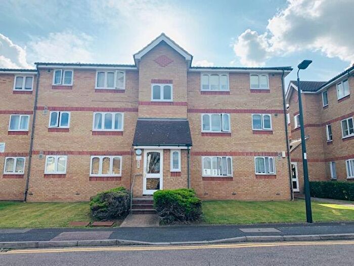 Apartment To Rent In Waddington Close, Enfield, EN1