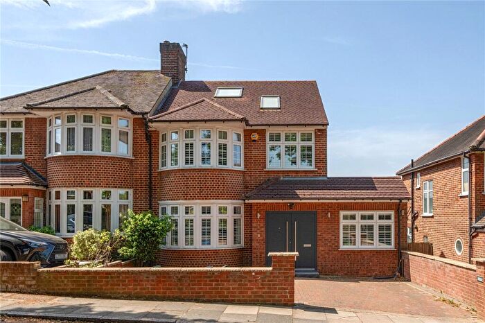 4 Bedroom Semi-Detached House For Sale In Oak Way, Southgate, London, N14