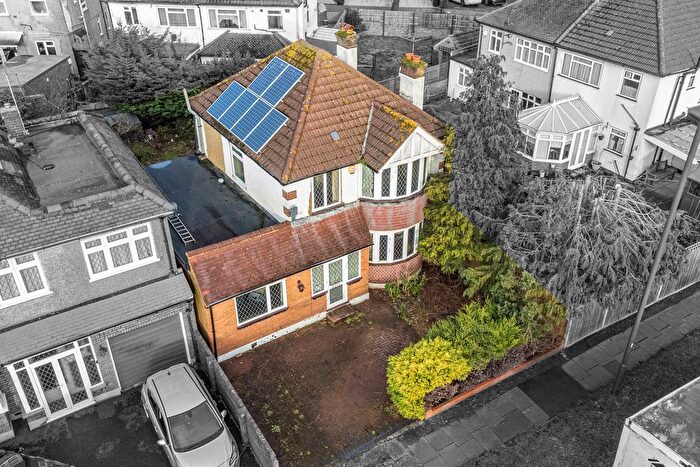 3 Bedroom Detached House For Sale In College Avenue, Harrow, HA3