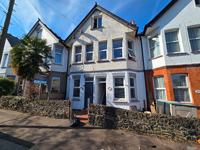 2 Bedroom Flat For Sale In Westminster Drive, Westcliff-On-Sea, Essex, SS0