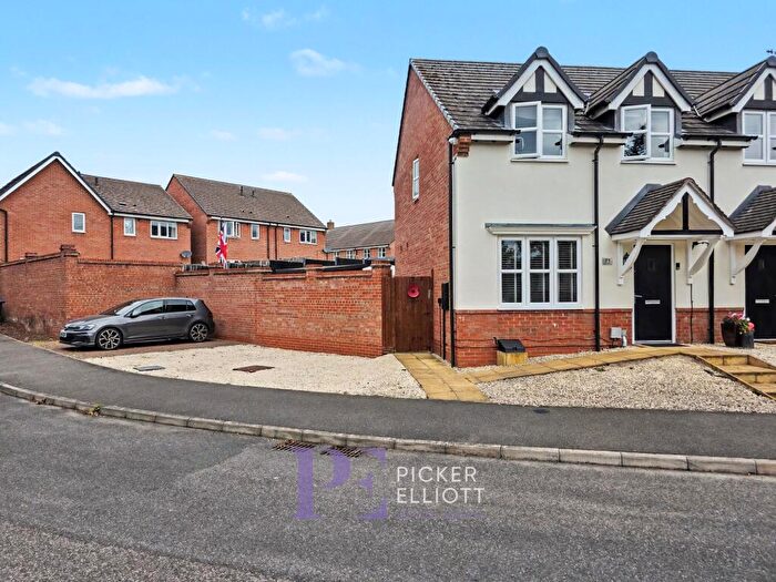3 Bedroom Semi Detached House For Sale In Holywell Fields, Hinckley, LE10