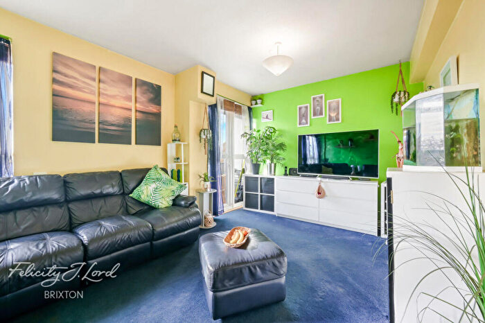 2 Bedroom Flat For Sale In Dagnall Street, London, SW11