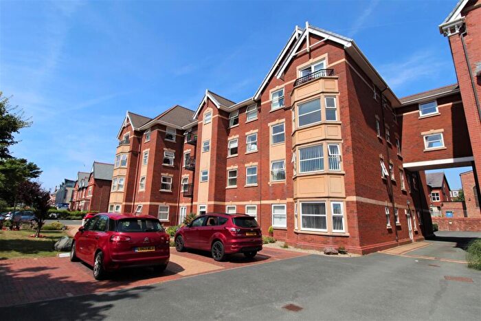 2 Bedroom Apartment For Sale In Clifton Drive South, Lytham St. Annes, FY8