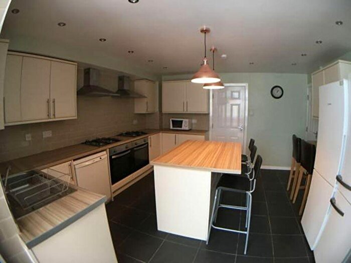 6 Bedroom House To Rent In Kensington Terrace, LS6