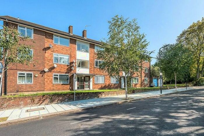 2 Bedroom Flat To Rent In Crescent Lane, London, SW4