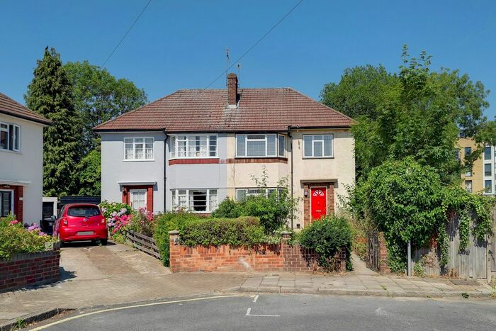 3 Bedroom Semi-Detached House To Rent In Wellington Road, Bromley, BR2
