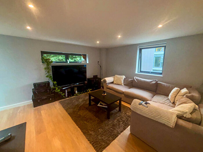 2 Bedroom Apartment To Rent In Hatfield Road, St. Albans, AL1