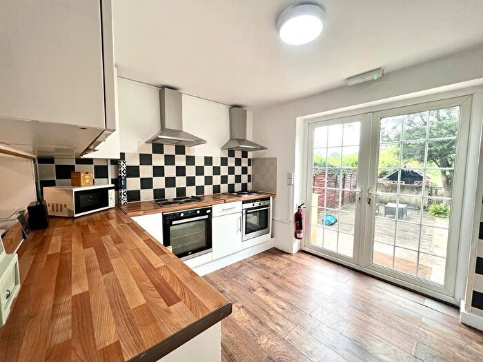 8 Bedroom Semi-Detached House To Rent In Broadwater Gardens, Harefield, UB9