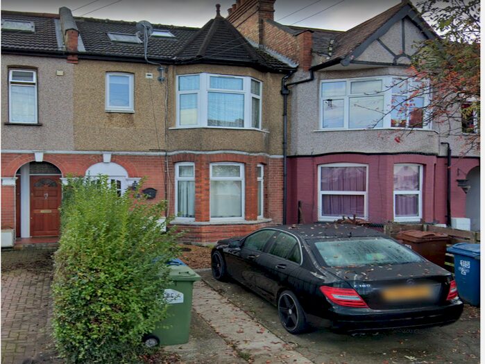 3 Bedroom Maisonette To Rent In Fairholme Road, Harrow-On-The-Hill, Harrow, HA1