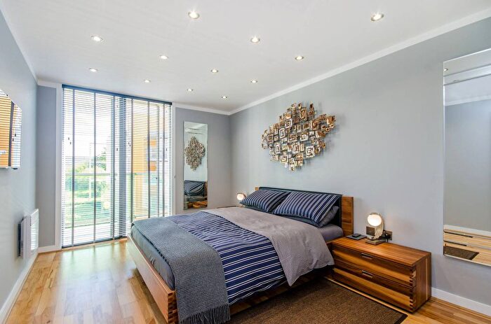 1 Bedroom Flat For Sale In New River Village, Crouch End, London, N8