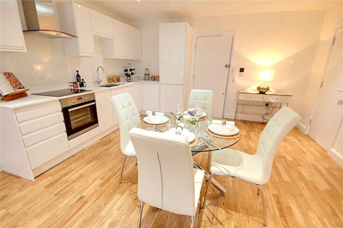 2 Bedroom Apartment To Rent In Addlestone, Surrey, KT15