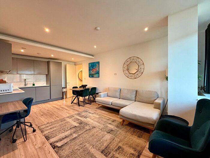 2 Bedroom Flat To Rent In Harlequin Avenue, Brentford, TW8