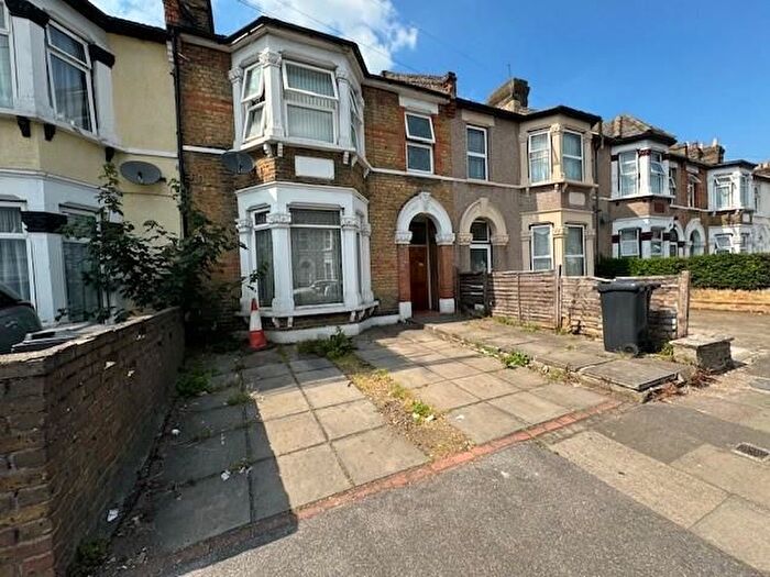 1 Bedroom Flat To Rent In Bengal Road, Ilford, IG1