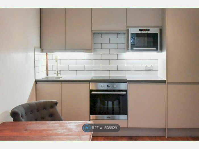 1 Bedroom Flat To Rent In Basement, London, SW1V