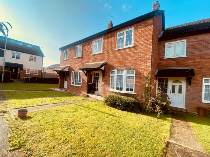 3 Bedroom House To Rent In Doublet Mews, Billericay, CM11