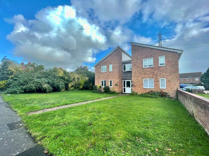 Studio To Rent In Birdwood Grove, Fareham, PO16