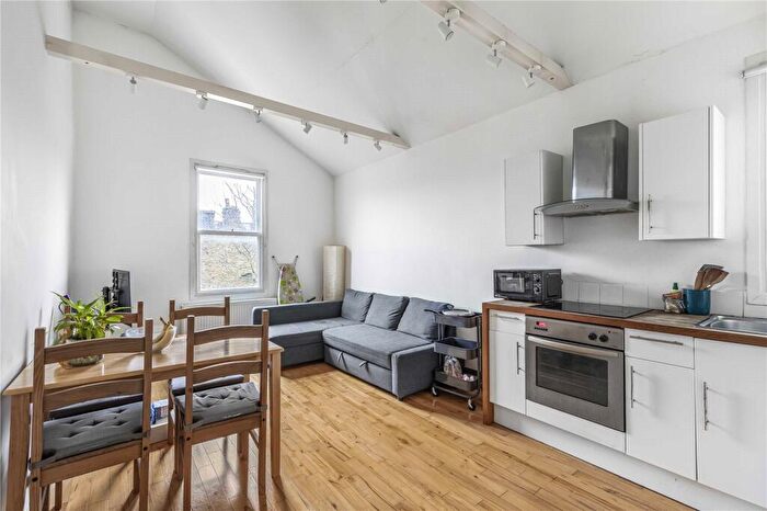 2 Bedroom Flat To Rent In Rudloe Road, London, SW12