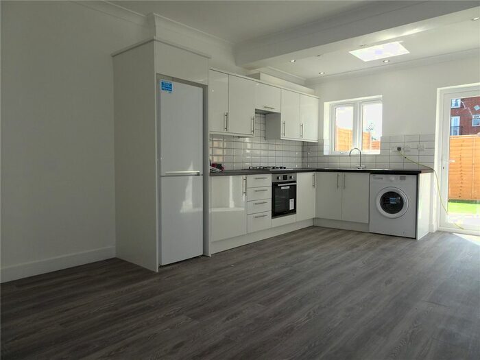 2 Bedroom Flat To Rent In Uxbridge Road, Hayes, Middlesex, UB4