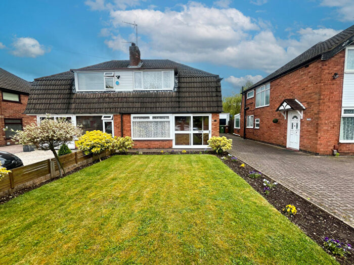 3 Bedroom Semi-Detached House To Rent In Fallowfield Road, Solihull, B92