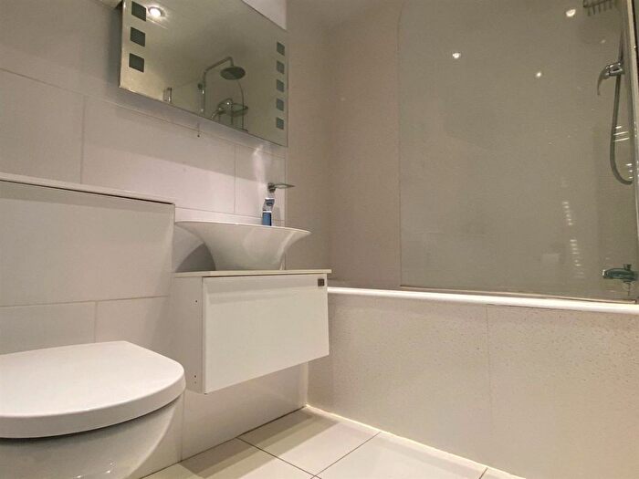 2 Bedroom Flat To Rent In Baltic Wharf, Clifton Marine Parade, Gravesend, Kent, DA11
