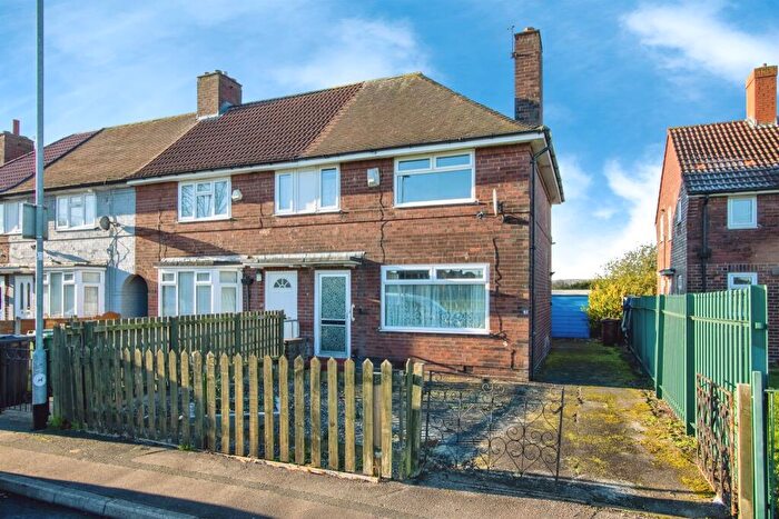 2 Bedroom End Of Terrace House For Sale In Cardinal Square, Leeds, LS11