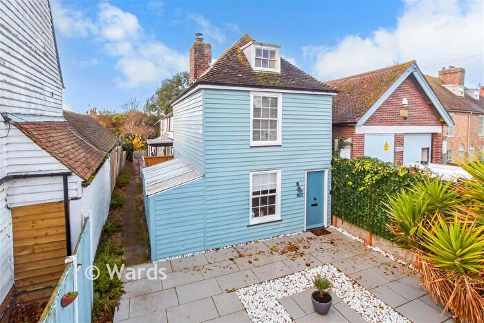 2 Bedroom Detached House For Sale In Middle Wall, Whitstable, Kent, CT5