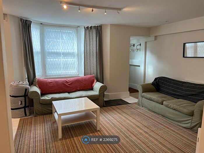1 Bedroom Flat To Rent In Shepherds Bush, London, W12