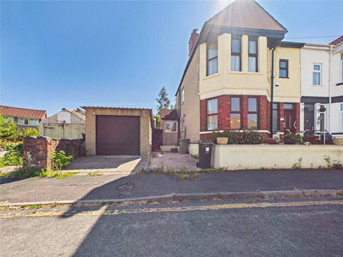 3 Bedroom Semi Detached House For Sale In Dorset Road, Kingswood, Bristol, BS15