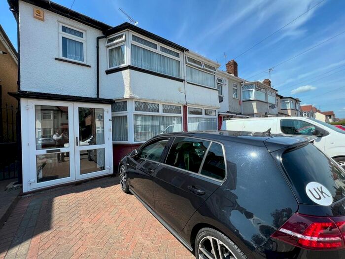 3 Bedroom Semi-Detached House To Rent In Chatsworth Drive, Enfield, EN1