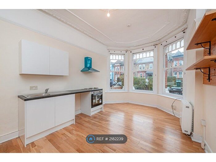Studio To Rent In Ferme Park Road, London, N8