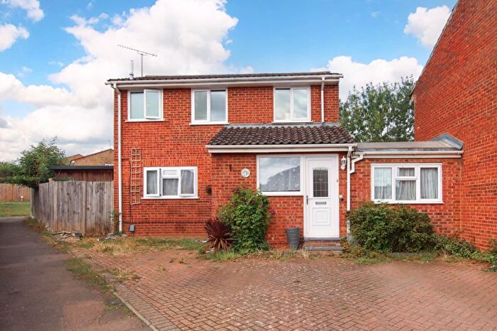4 Bedroom Link Detached House For Sale In Berkeley Square, Hemel Hempstead, HP2
