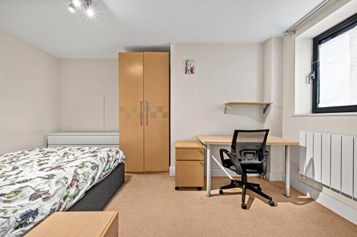 2 Bedroom Flat For Sale In Millharbour, Millwall, E14