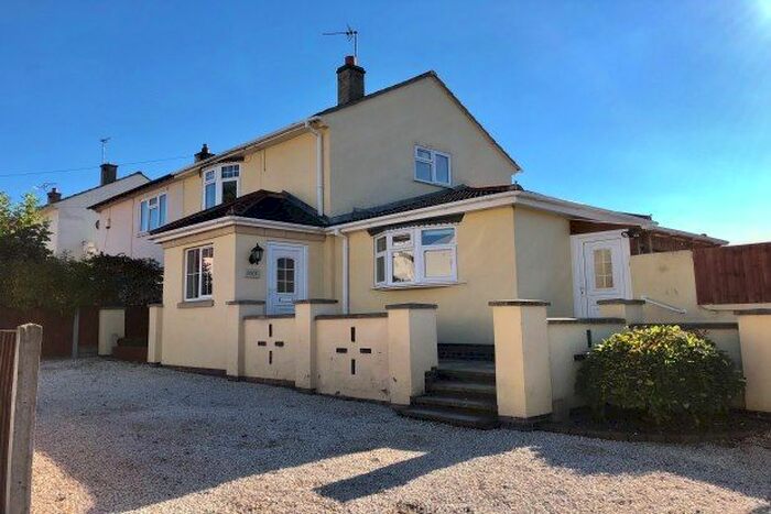 3 Bedroom Semi-Detached House To Rent In Greenbank Road, Leicester, LE5