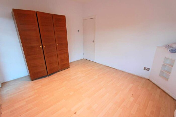 2 Bedroom Flat To Rent In Nether Street, London, N12